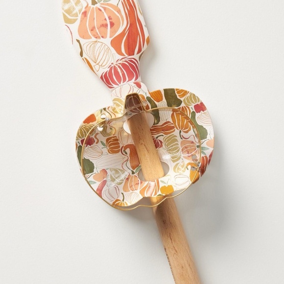 NWT Anthropologie Pumpkin and Cookie Cutter Spatula Set - Picture 2 of 2